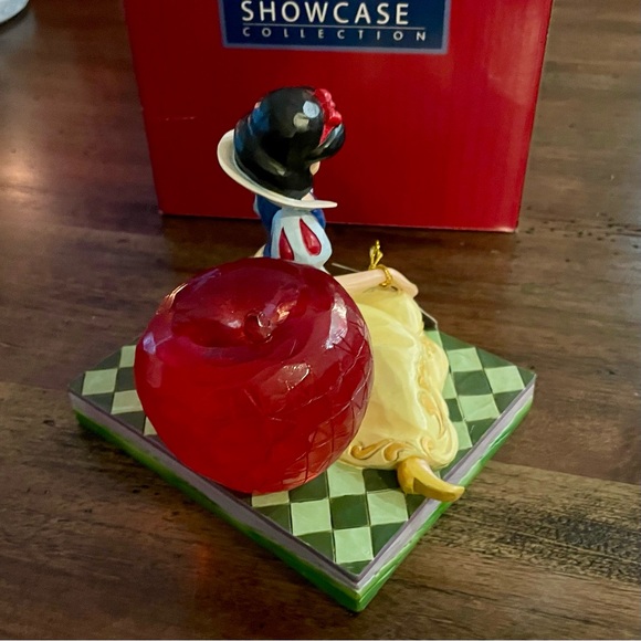 Jim Shore “A Tempting Offer” Snow White Figurine MSRP $65 - Picture 4 of 8